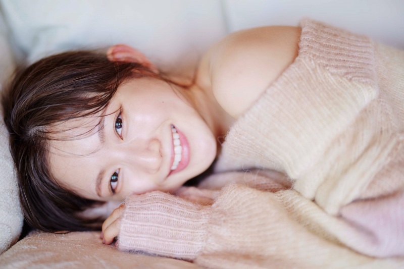 青山なぎさ 激かわな生脚＆タンクトップ画像！