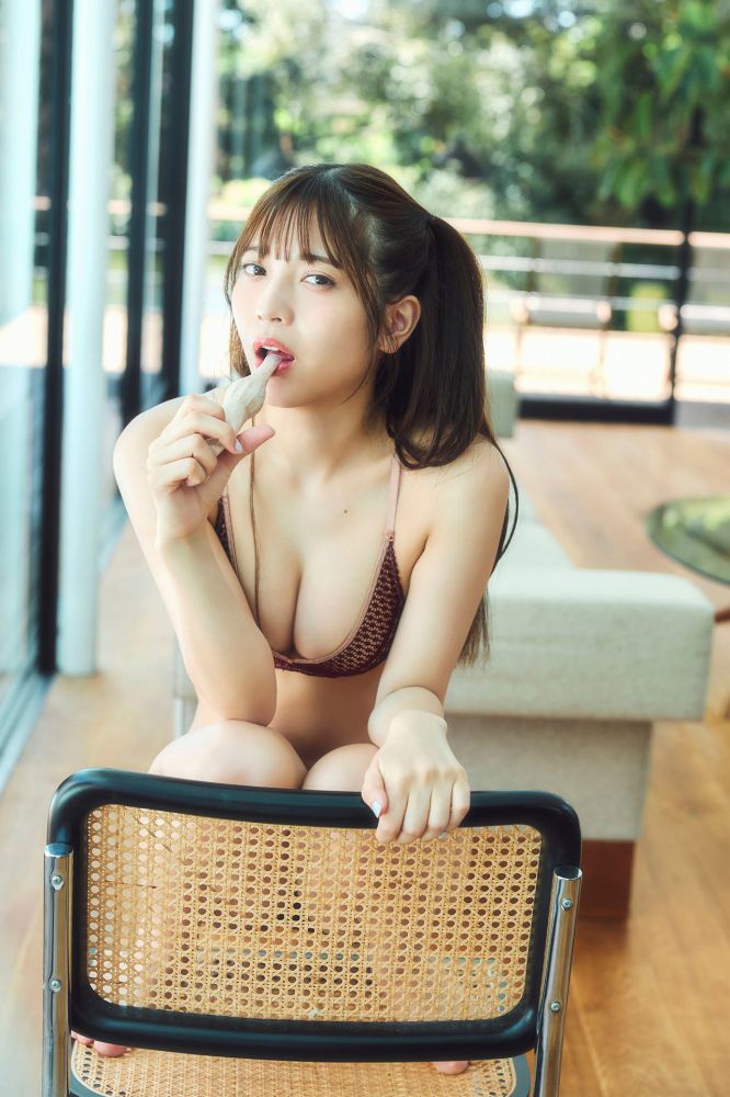 黒嵜菜々子 ふわふわボインの水着グラビア画像！