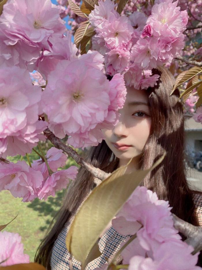 うらら 小顔美女の下着＆水着グラビア画像！