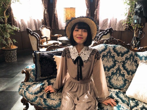 浜辺美波 鬼かわな水着＆浴衣グラビア画像！