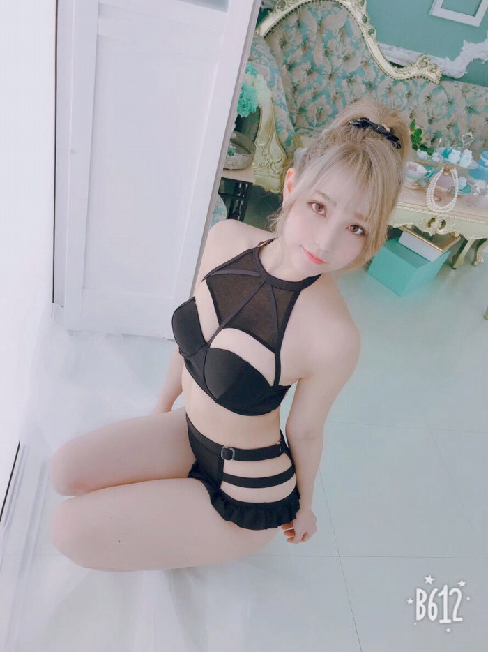 あまつまりな 脱ぎすぎ水着＆下着グラビア画像！