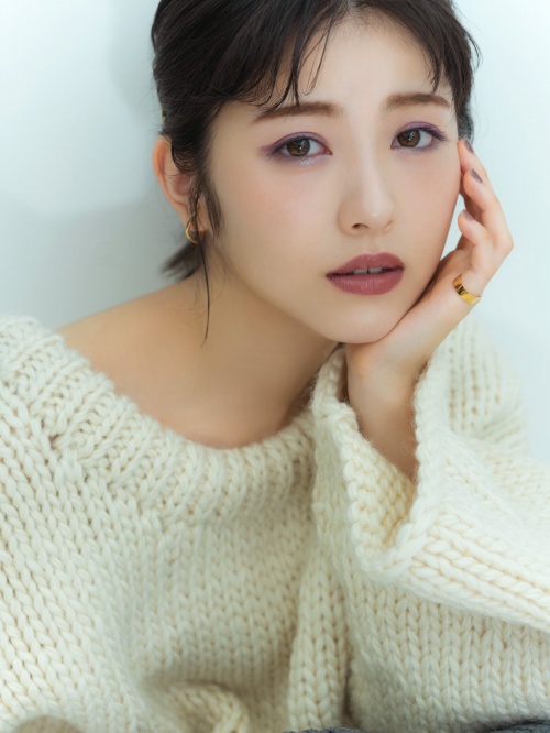 浜辺美波 鬼かわな水着＆浴衣グラビア画像！