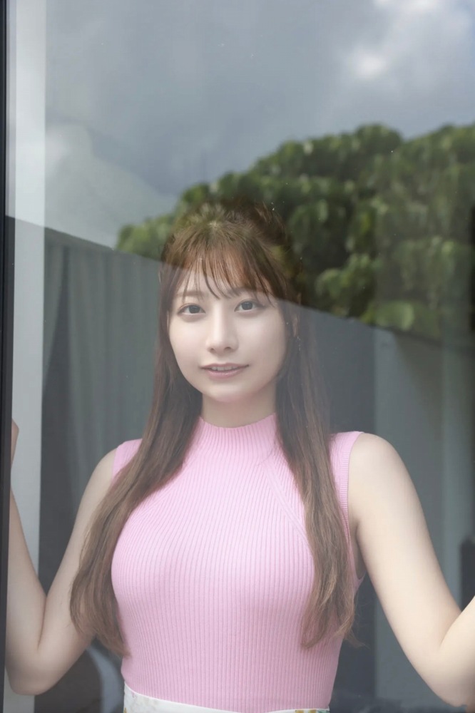 鈴木優香 ちょっと脱ぎすぎ水着グラビア画像！