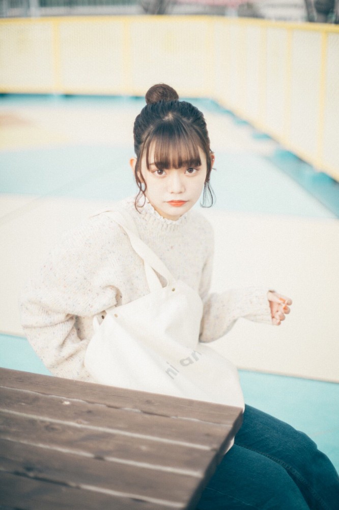 青戸しの Fカップボインな水着グラビア画像！