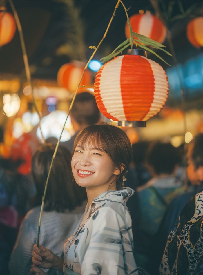 秋元真夏 激かわな水着・ランジェリー画像！