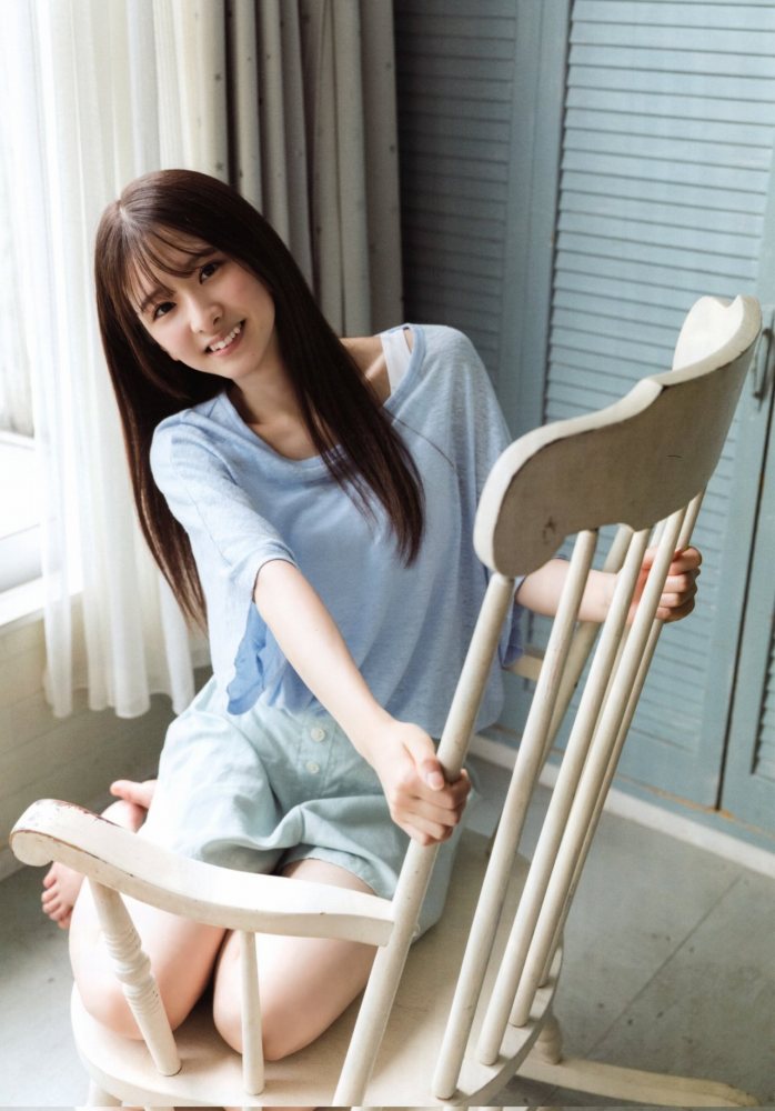 菅原咲月 すべすべ美脚の激かわグラビア画像！