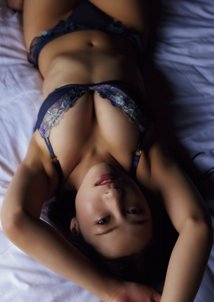 澄田綾乃 はみ出るFカップの水着グラビア画像！