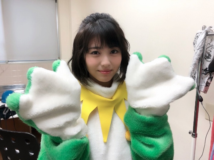 浜辺美波 鬼かわな水着＆浴衣グラビア画像！