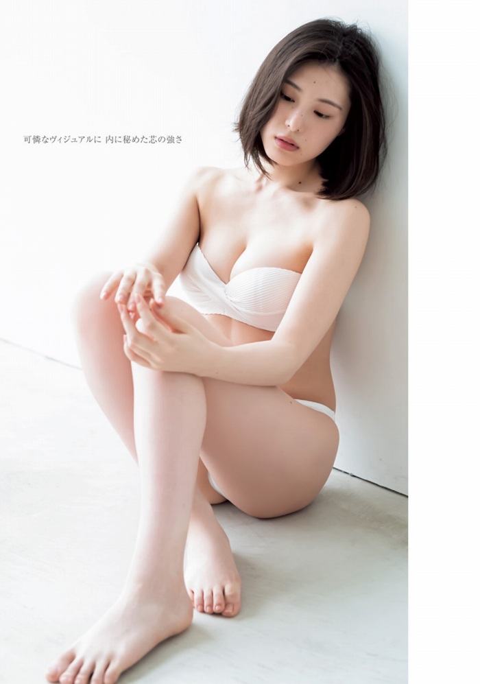 相楽伊織 けっこうボインな水着グラビア画像！