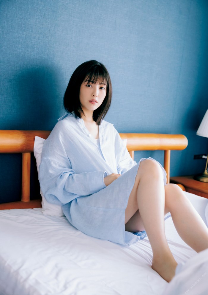 浜辺美波 鬼かわな水着＆浴衣グラビア画像！