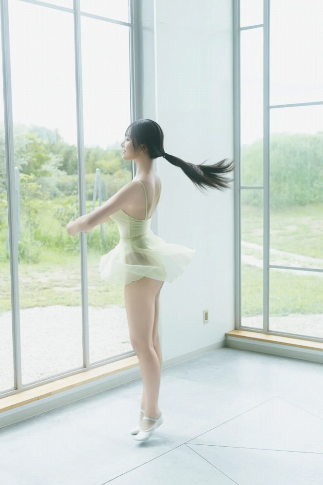 高鶴桃羽 激かわボインな水着グラビア画像！