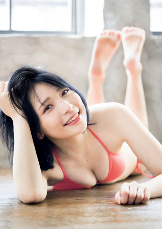 あまつまりな 脱ぎすぎ水着＆下着グラビア画像！