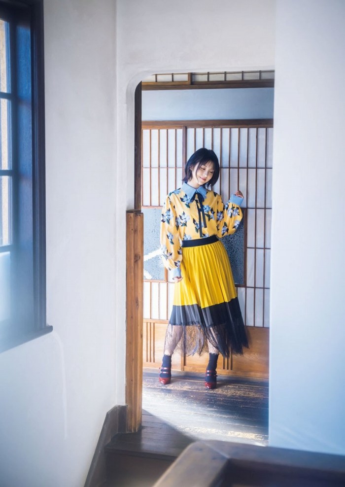 浜辺美波 鬼かわな水着＆浴衣グラビア画像！