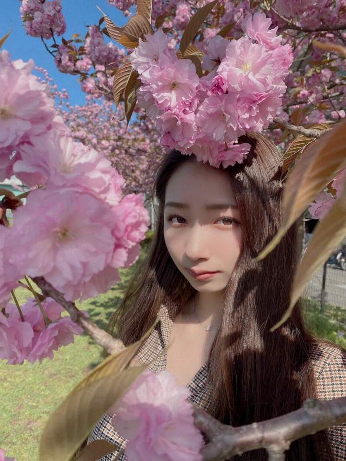 うらら 小顔美女の下着＆水着グラビア画像！