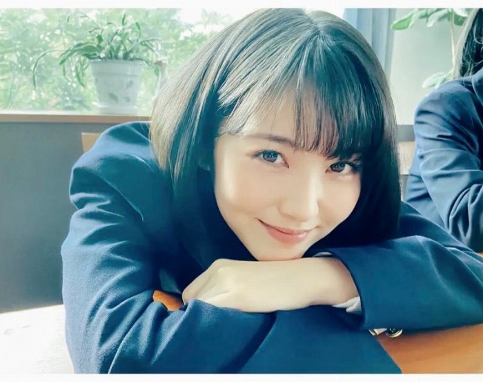 浜辺美波 鬼かわな水着＆浴衣グラビア画像！