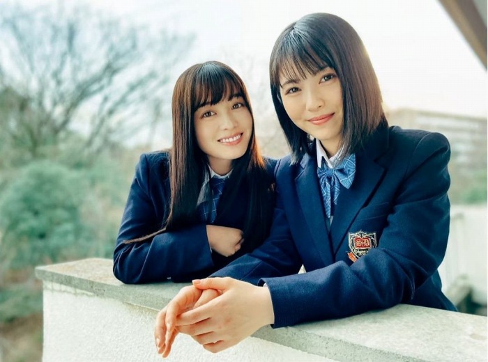 浜辺美波 鬼かわな水着＆浴衣グラビア画像！