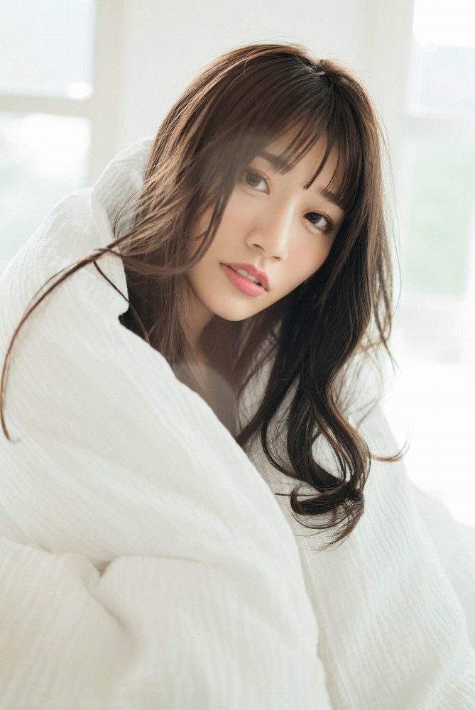 河北彩伽 絵になるEカップ美乳のヌード画像！