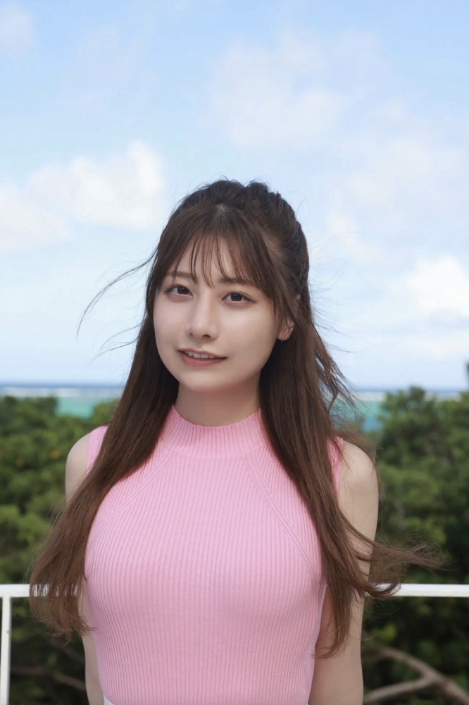 鈴木優香 ちょっと脱ぎすぎ水着グラビア画像！