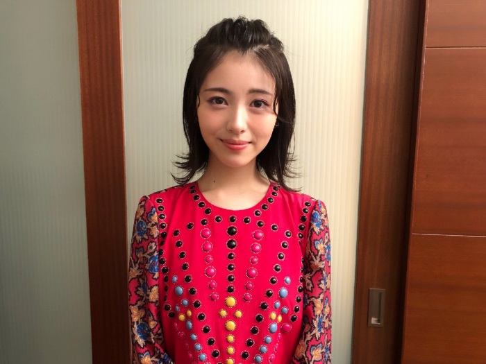 浜辺美波 鬼かわな水着＆浴衣グラビア画像！