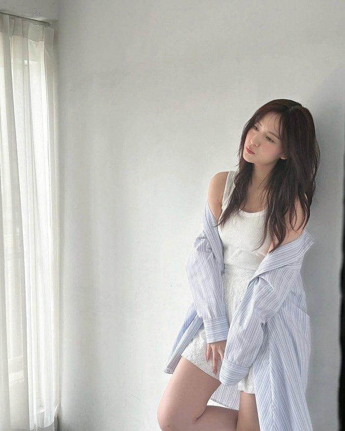 金川紗耶 美脚でスタイルが凄いグラビア画像！