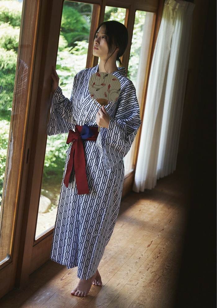 澄田綾乃 はみ出るFカップの水着グラビア画像！