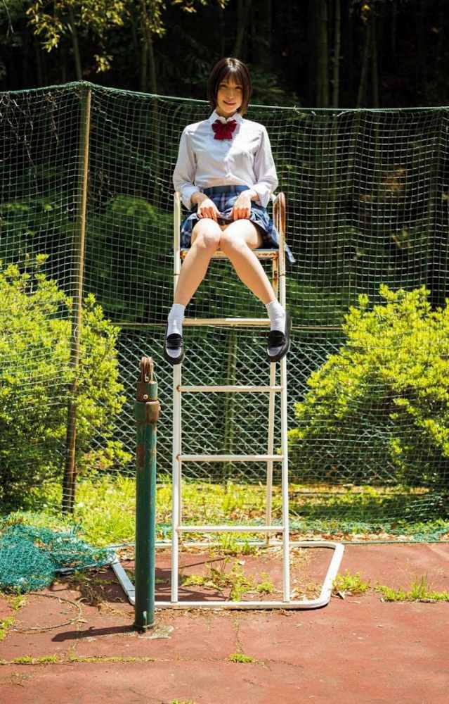 あまつまりな 脱ぎすぎ水着＆下着グラビア画像！