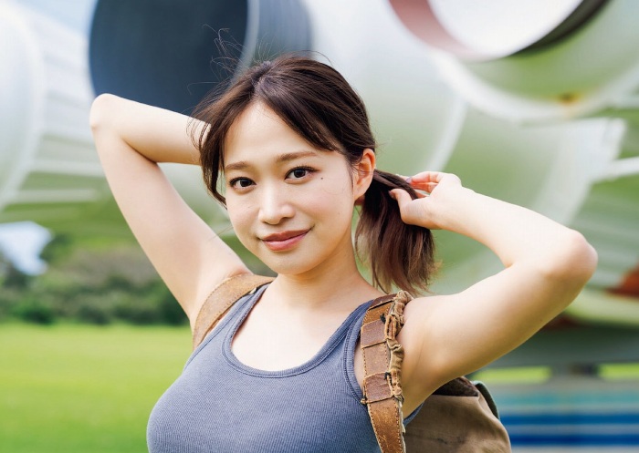 青井春 Iカップおっぱいの水着グラビア画像！