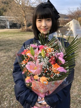 浜辺美波 鬼かわな水着＆浴衣グラビア画像！