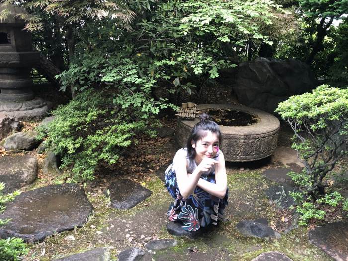 浜辺美波 鬼かわな水着＆浴衣グラビア画像！