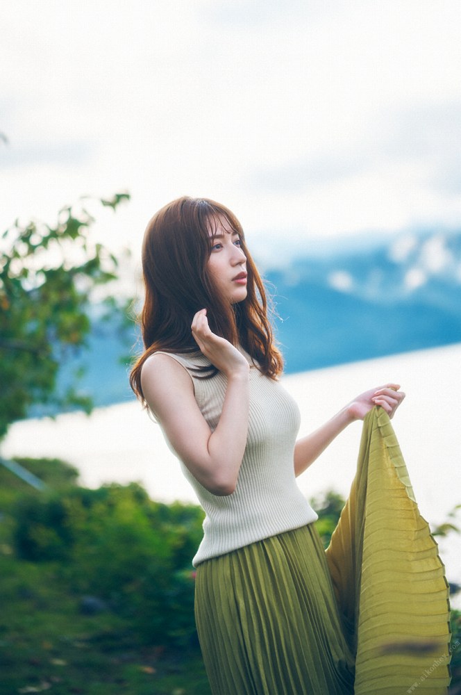 雪平莉左 グラマラス美女の水着グラビア画像！