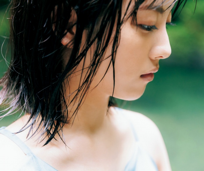 浜辺美波 鬼かわな水着＆浴衣グラビア画像！