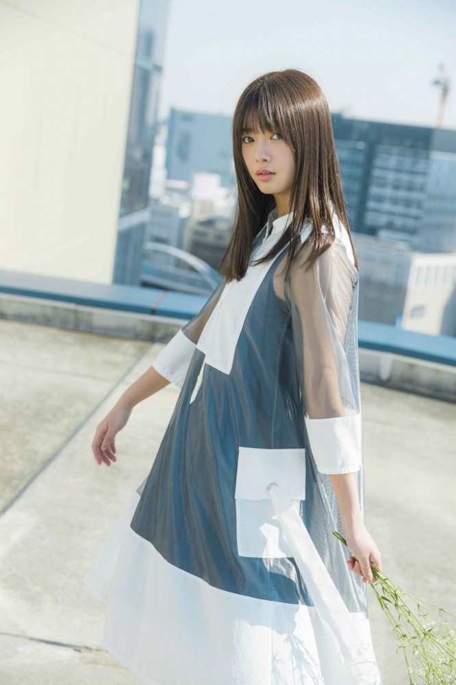 田村保乃 ナチュラルな激かわ水着グラビア画像！