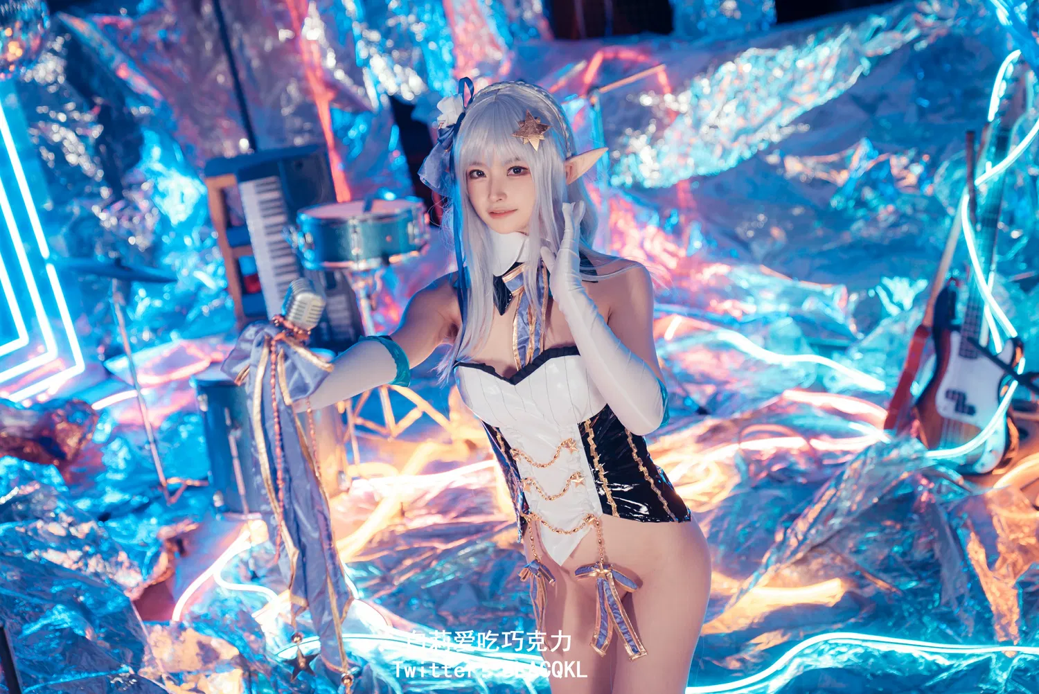 [COSPLAY] 白莉爱吃巧克力 – 爱蜜莉雅