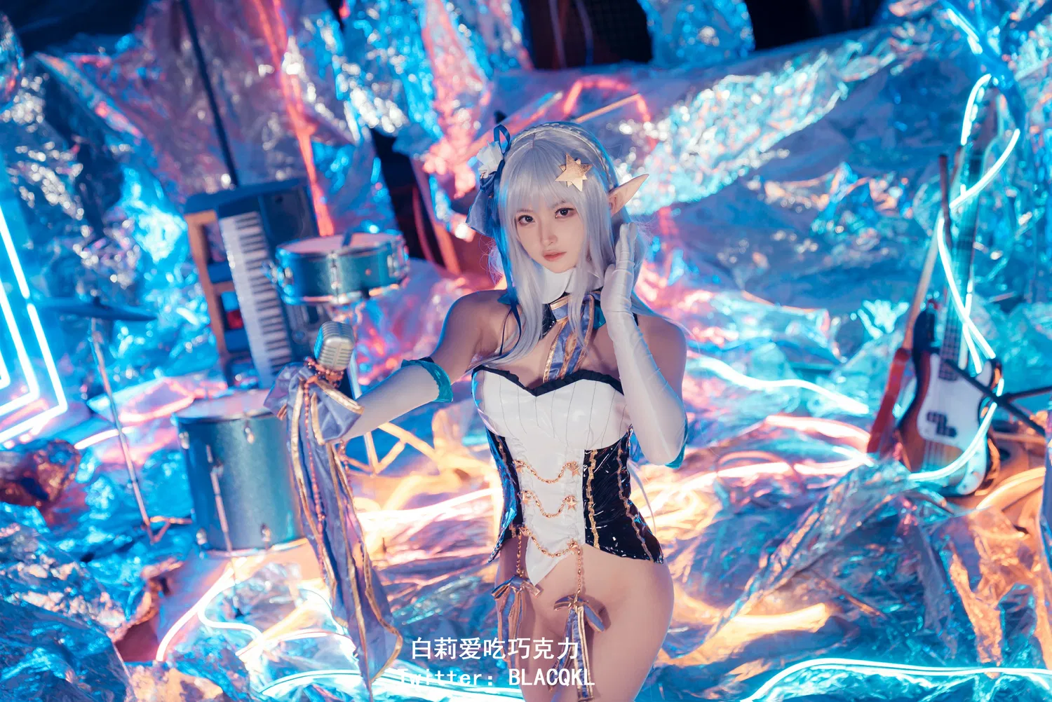 [COSPLAY] 白莉爱吃巧克力 – 爱蜜莉雅