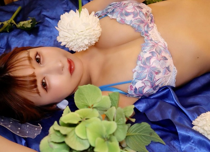 うんぱい Hカップおっぱいのパイパンヌード画像！