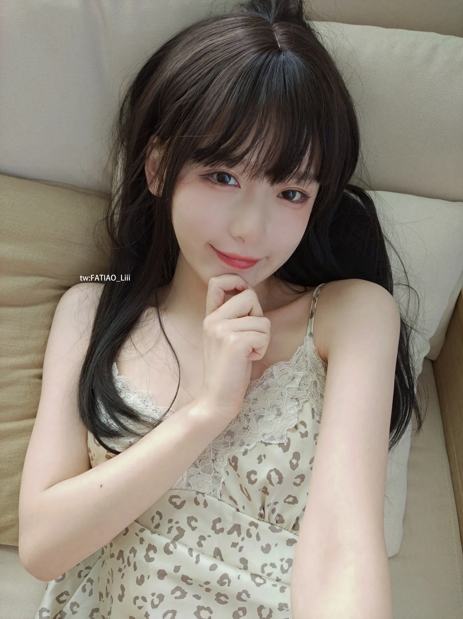 [Fantia] 迷之呆梨 – 自撮り写真 豹纹睡衣