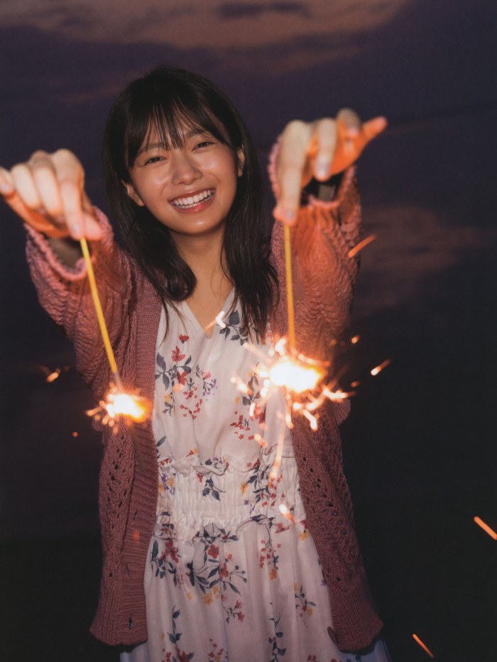 田村保乃 ナチュラルな激かわ水着グラビア画像！