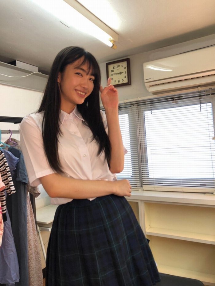 瑚々 スタイル抜群すぎる水着グラビア画像！