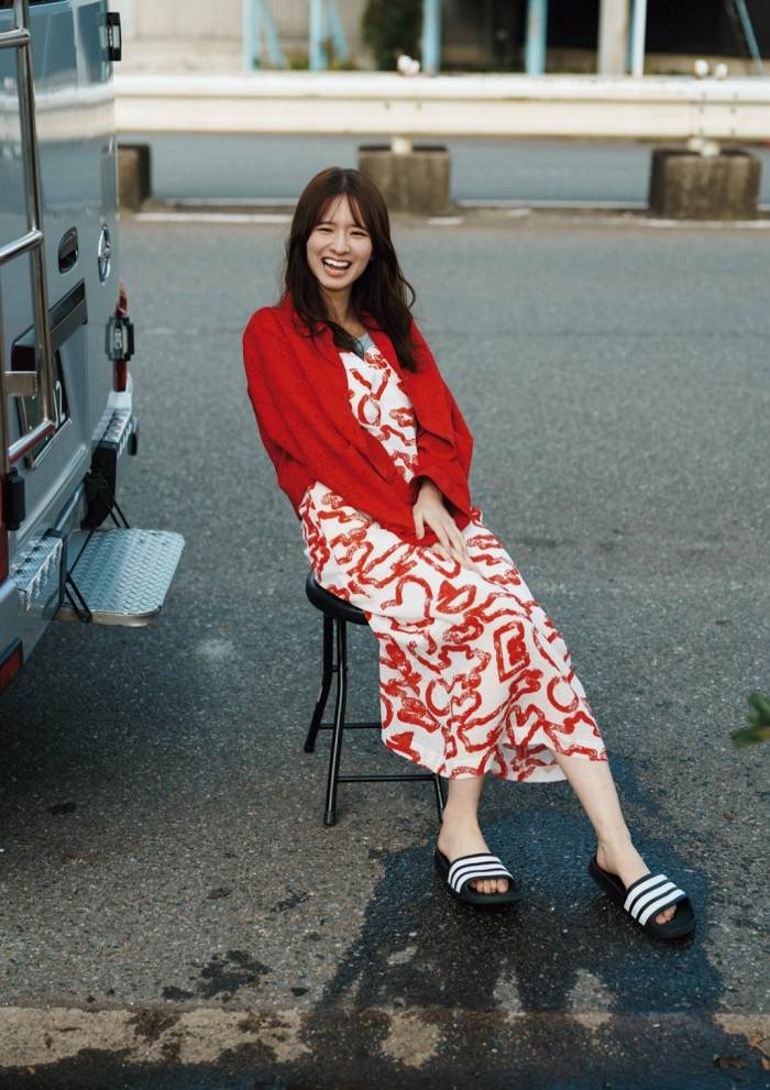 菅原咲月 すべすべ美脚の激かわグラビア画像！