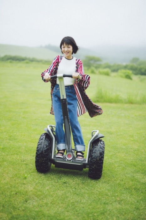 浜辺美波 鬼かわな水着＆浴衣グラビア画像！