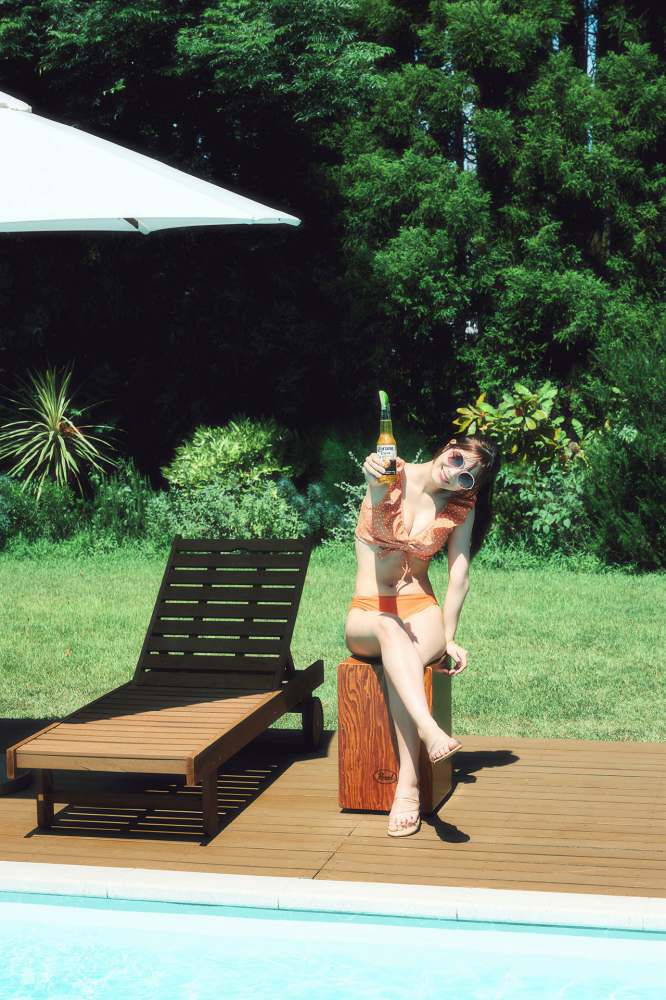 黒嵜菜々子 ふわふわボインの水着グラビア画像！