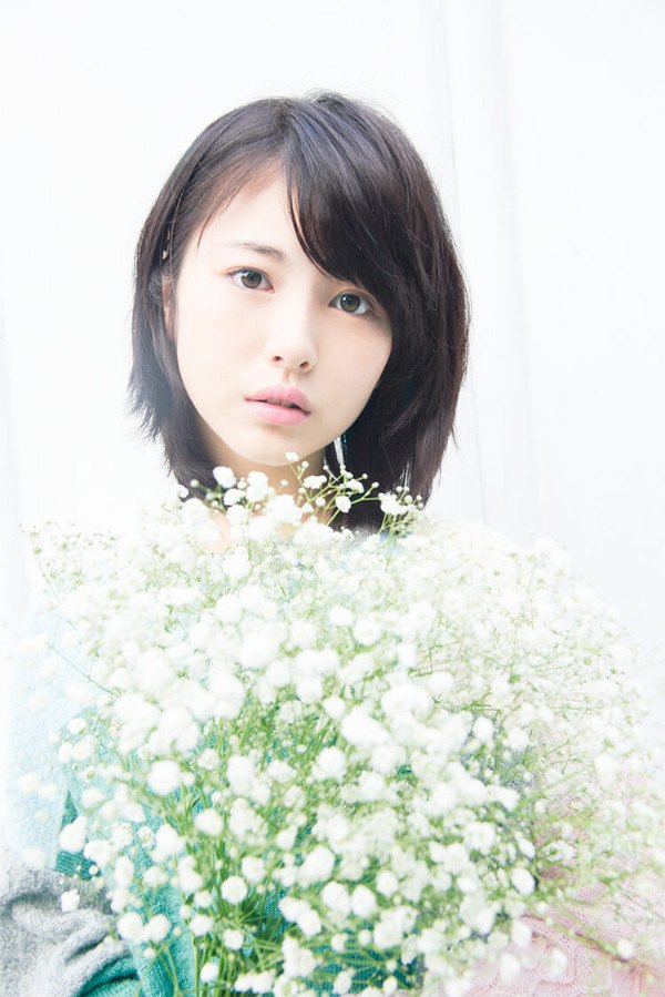 浜辺美波 鬼かわな水着＆浴衣グラビア画像！