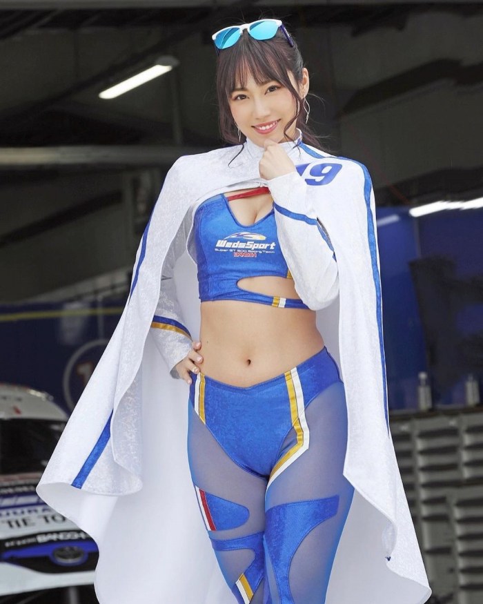 霧島聖子 Dカップお姉さんの水着グラビア画像！