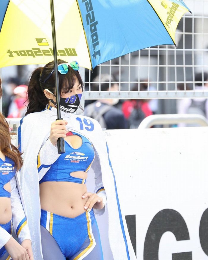 霧島聖子 Dカップお姉さんの水着グラビア画像！