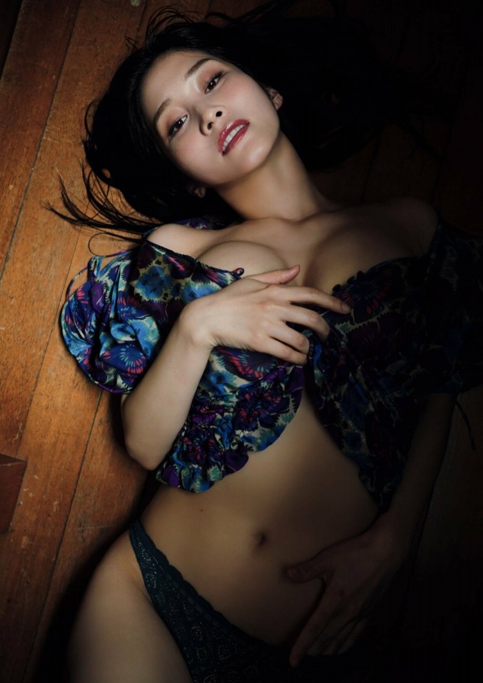 高橋凛 Hカップの手ブラヌード＆水着画像！