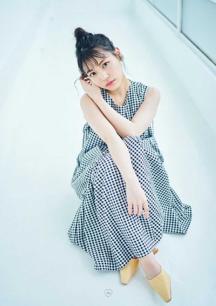 石田千穂 めちゃかわな水着グラビア画像！！