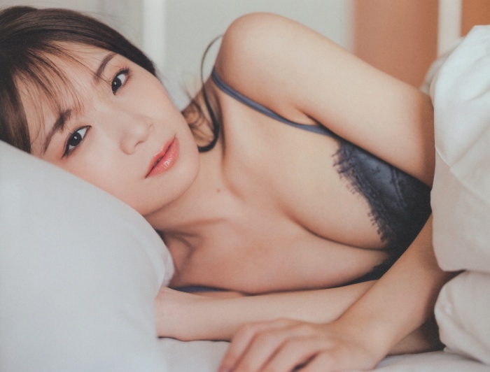 秋元真夏 激かわな水着・ランジェリー画像！