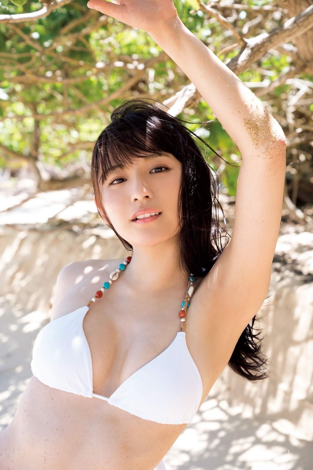 浅川梨奈 もっこりおっぱい水着グラビア画像！