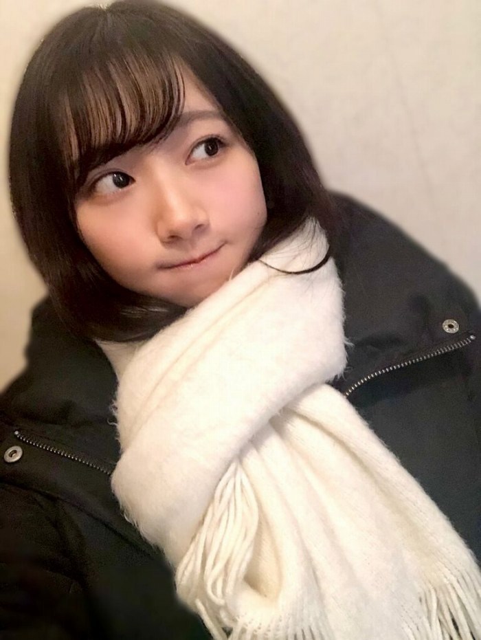 青山なぎさ 激かわな生脚＆タンクトップ画像！