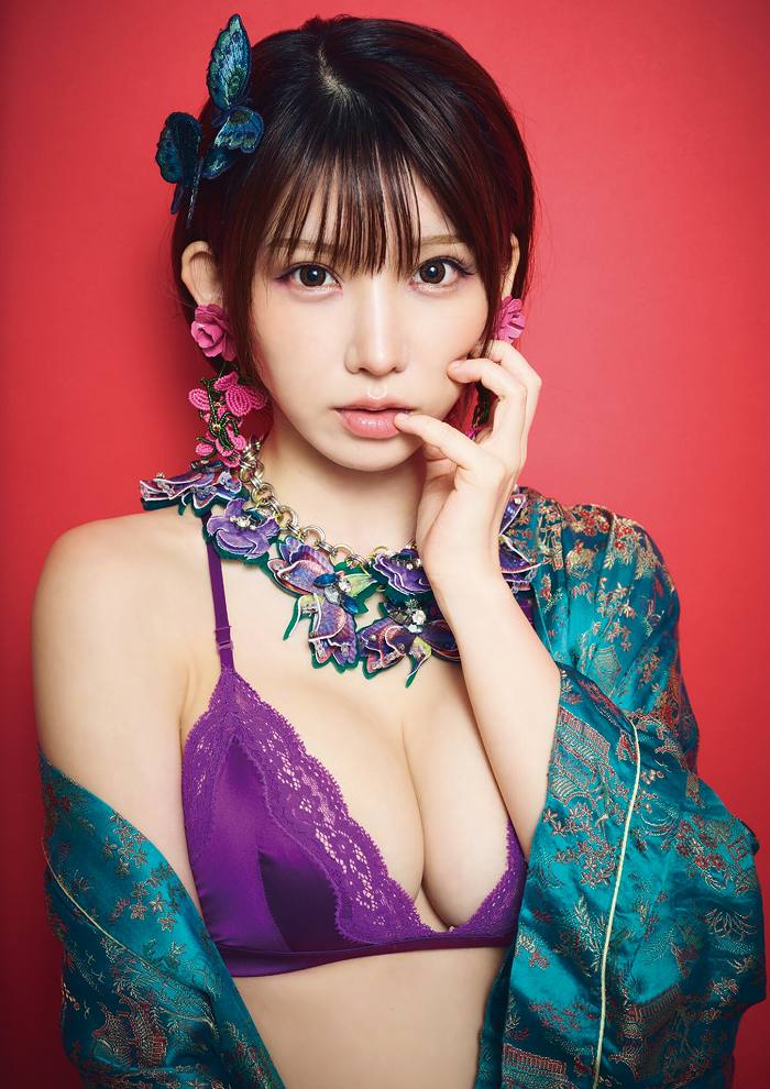えなこ 過去のグラビア画像